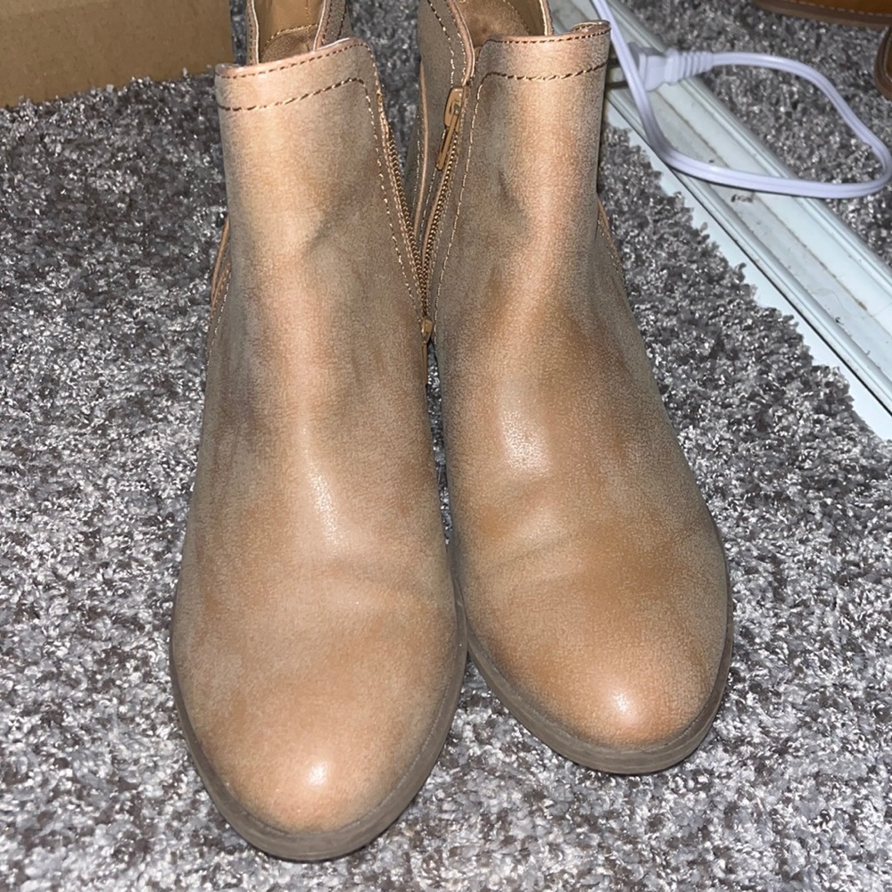 Size 7 1/2 bootie, lightly worn